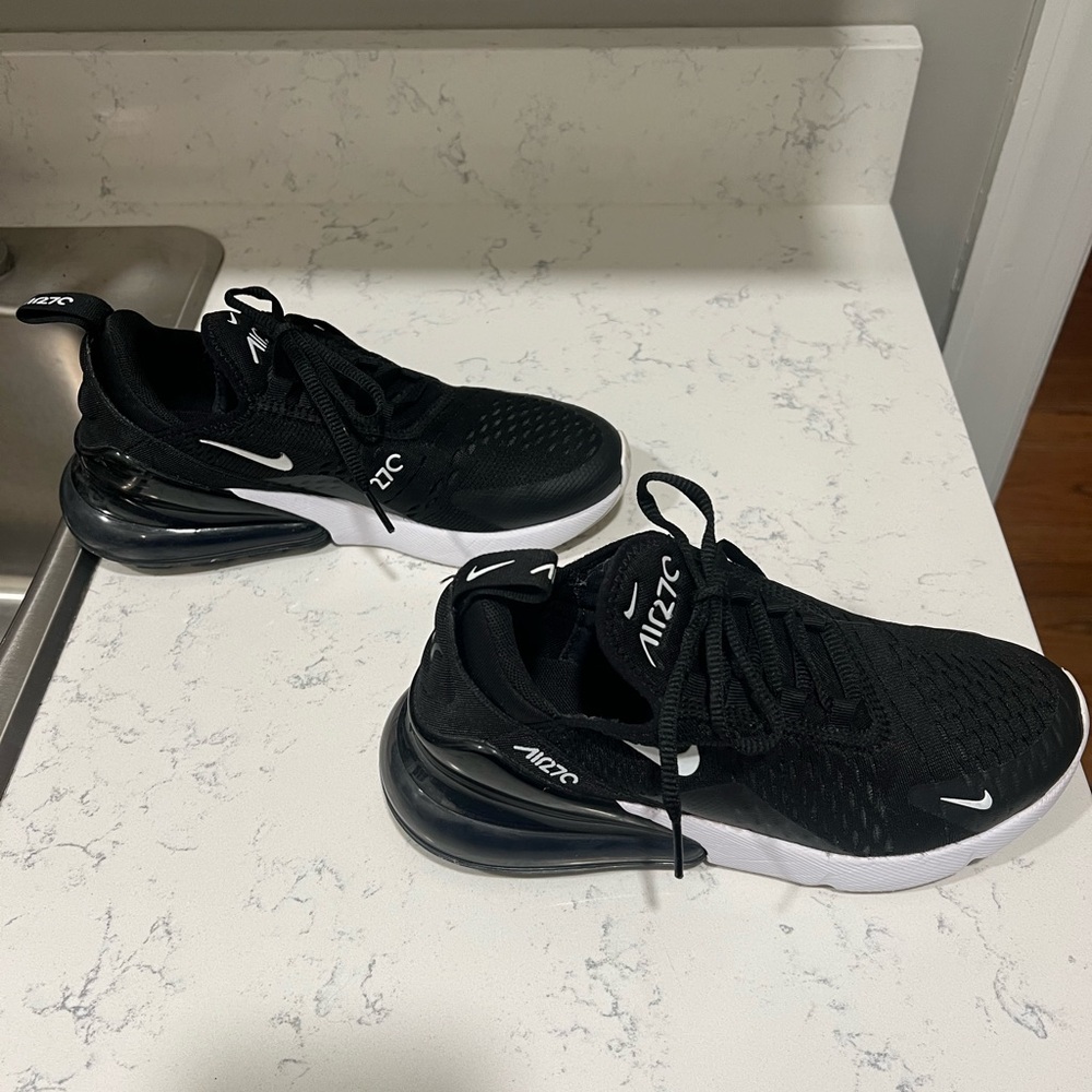 Nike Air Max 270 Black and White Women’s Sneakers - Picture 10 of 12
